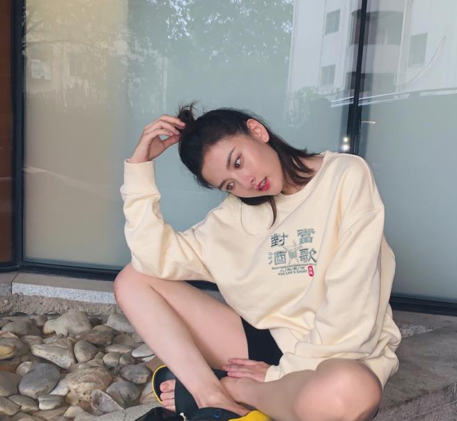 穿衣搭配|宋祖儿简约、耐看穿搭模板，不仅提气质，还很显高级