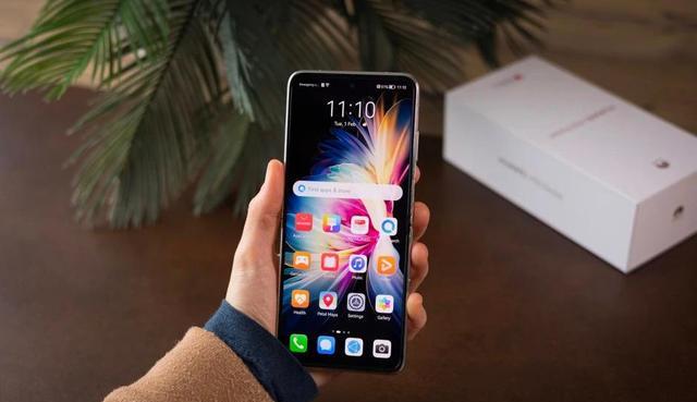 华为|华为P50Pocket评测：一款华丽的翻盖式折叠手机