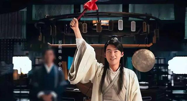 郭麒麟|郭麒麟周也深夜逛街？女方穿着清凉，郭麒麟直接拖鞋出镜