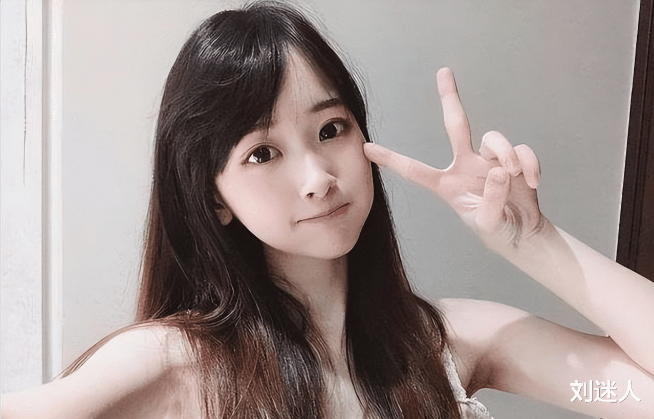 回顾:女主播深夜见榜一大哥,对方却是工人,被要求当面换裤袜