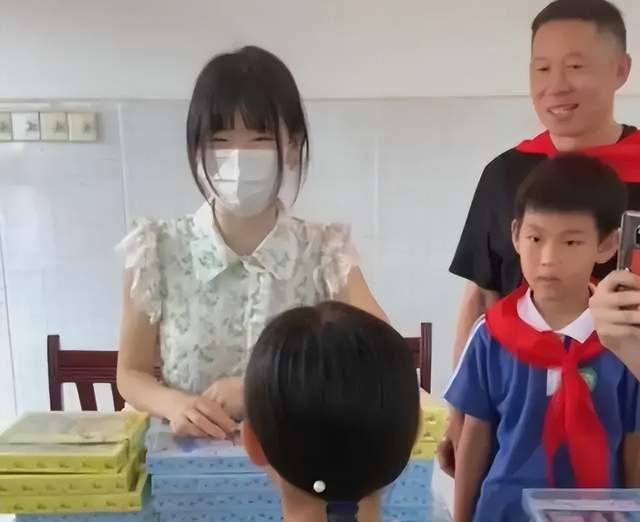 |孙海洋晒玩滑板视频,称终究还是打败了她,现在是弄不赢三小只