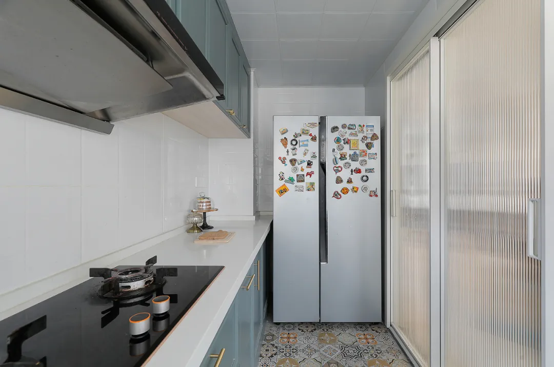 126㎡美式风格，跳脱的绚丽色彩、流畅的石膏线条，舒适慵懒又不失精致