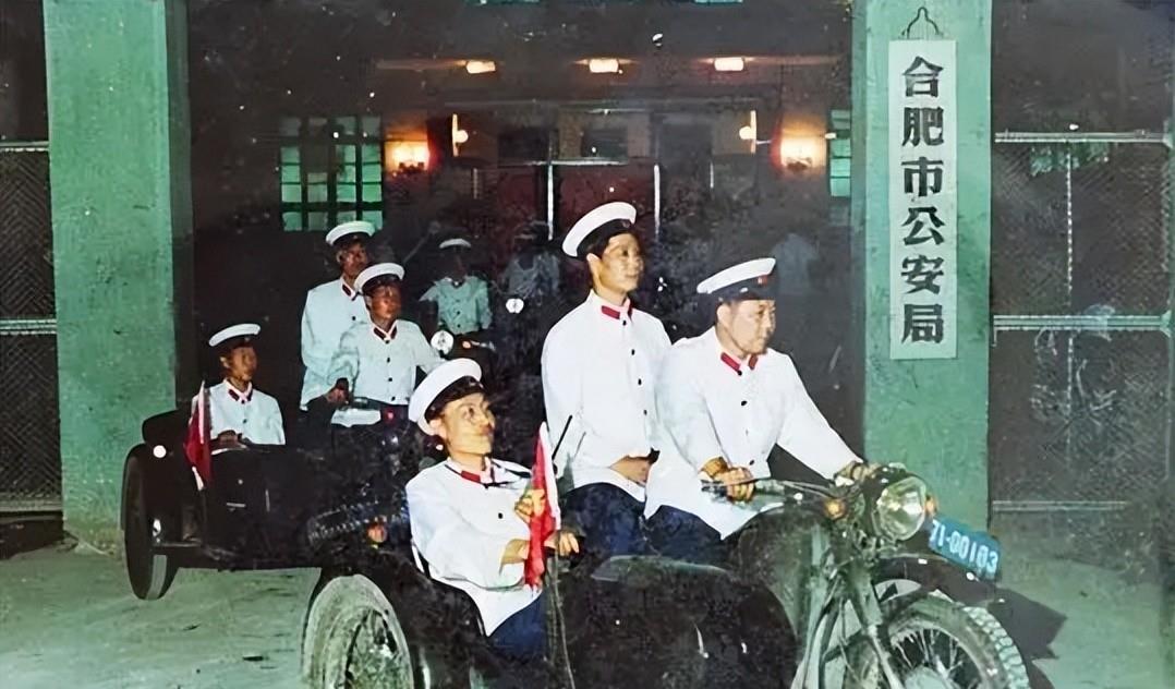 20多年里,只有1名公安特派员,如何管理几万人的乡镇?