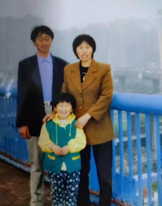 我儿子,3岁被爷爷带着在上海失踪,26年后房东说出真相,太无语