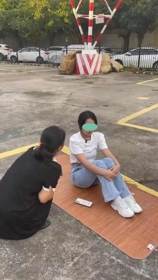 女子被打工男友抛弃,结识工厂姐妹,两闺蜜打算共度余生不要男人