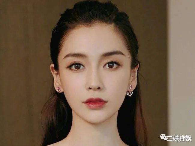 凤姐|凤姐扒出杨颖杂志旧照，调侃杨颖跟她长得差不多