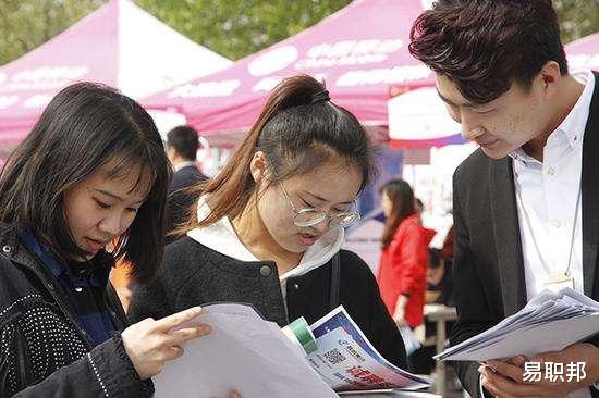 穿衣搭配|少有35岁危机的几类职业,工资不高可越老越吃香,后悔没听家长劝