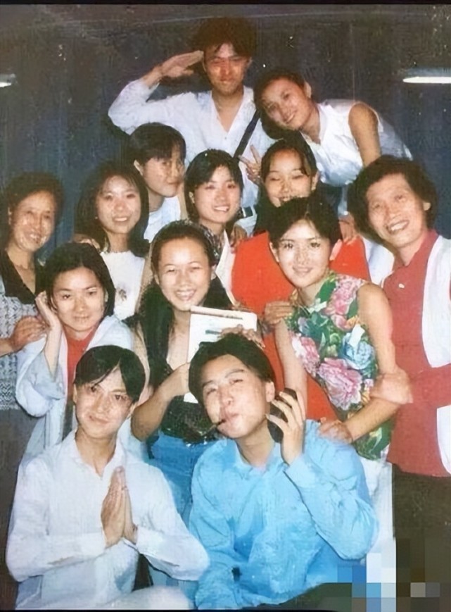 谢娜|娱乐圈的人走茶凉，在谢娜身上体现得可谓是淋漓尽致啊！