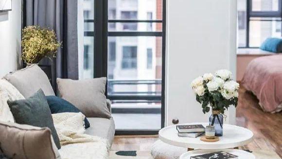 同事家简约风格装修很有品位，温馨的家居氛围，很舒服，特别亲切