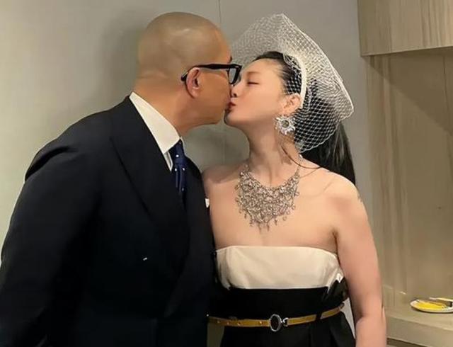 豪门明星|离婚了为什么还能用前夫的信用卡？