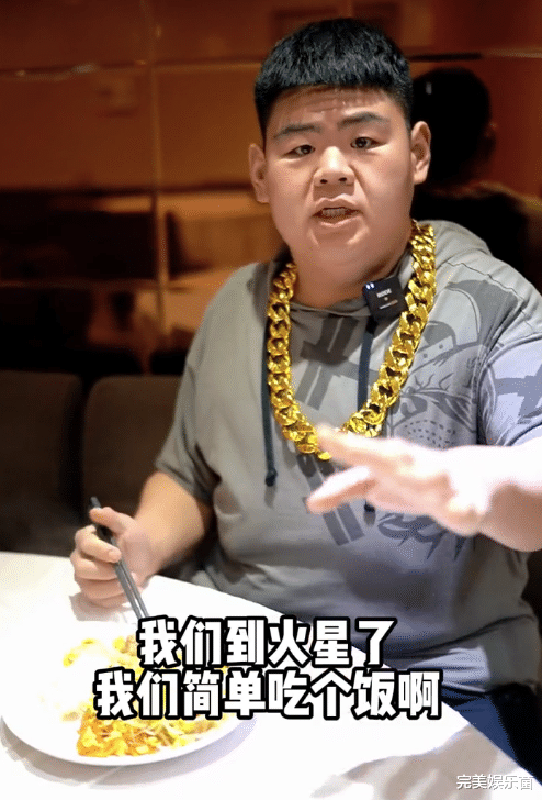 无限宝石 668斤王浩楠开始卖情怀,网友:没流量了