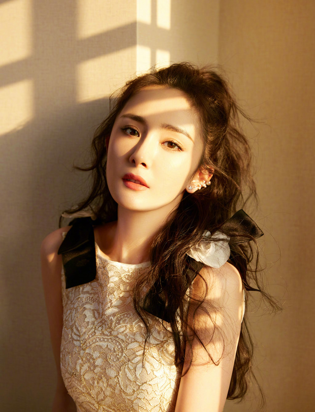 迪丽热巴|一个妆容细节迪丽热巴就赢了杨幂,布蕾克莱弗利早就凭它实现变脸