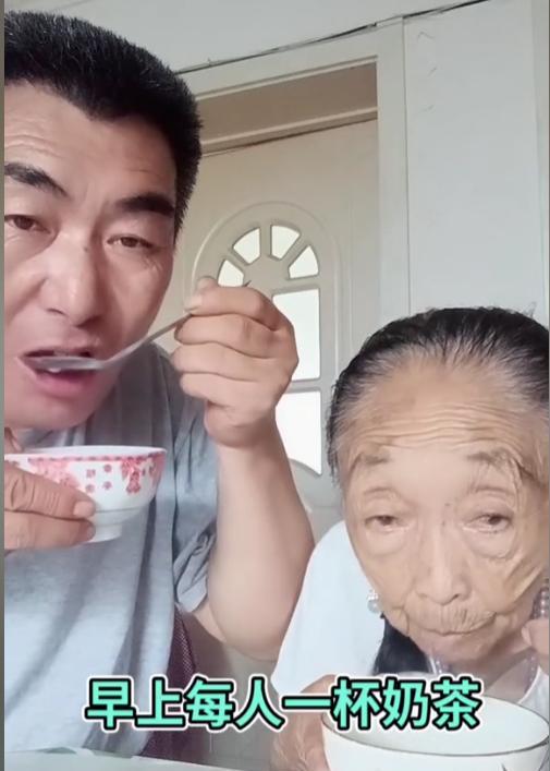 李玉成|马玉琴疑似患老年痴呆,手抖拿不住汤勺,口齿不清模仿李玉成说话