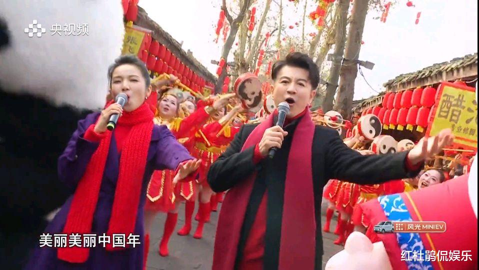 央视|央视小春晚8位主持人表现亮眼,朱迅尹颂颜值组,蓝羽杨帆气氛组