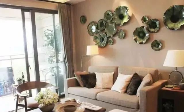 你家沙发墙还是大白墙吗?早落伍了,人家现在都这么玩,长见识了