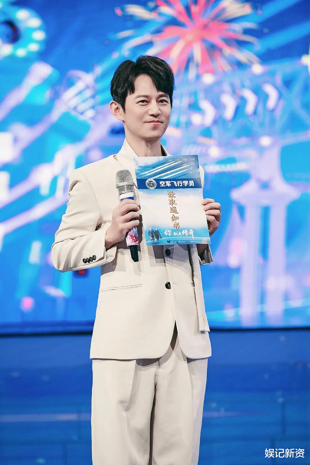 杨紫|杨紫录制《你好星期六》,再现双马尾造型,网友直呼好有少女感