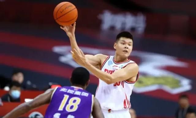 青岛男篮|曝下赛季多位CBA名将离队，投奔新东家，哪只球队会最快出手呢？