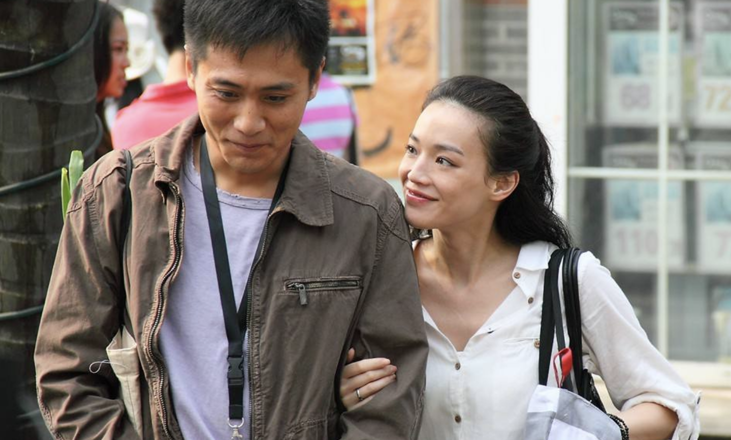 舒淇|刘烨儿女话剧演出,舒淇夸赞:两个孩儿都好棒!和诺一合影好温馨