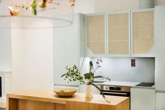 拆迁分了2套房,成暴发户住150㎡大平层,光刷白墙还能在小区火了