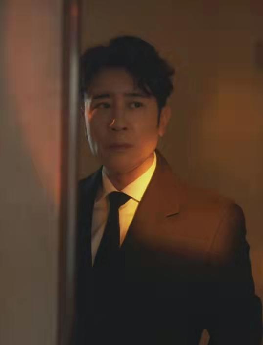 沈腾 沈腾精致护肤，一套流程下来花费近两万？被网友吐槽：就是没洗脸