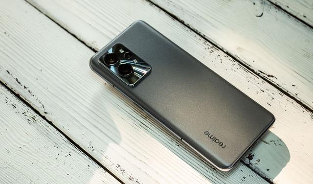 realme|骁龙8旗舰纷纷离场,12+256G又降了1300,5000mAh大电池很亮眼