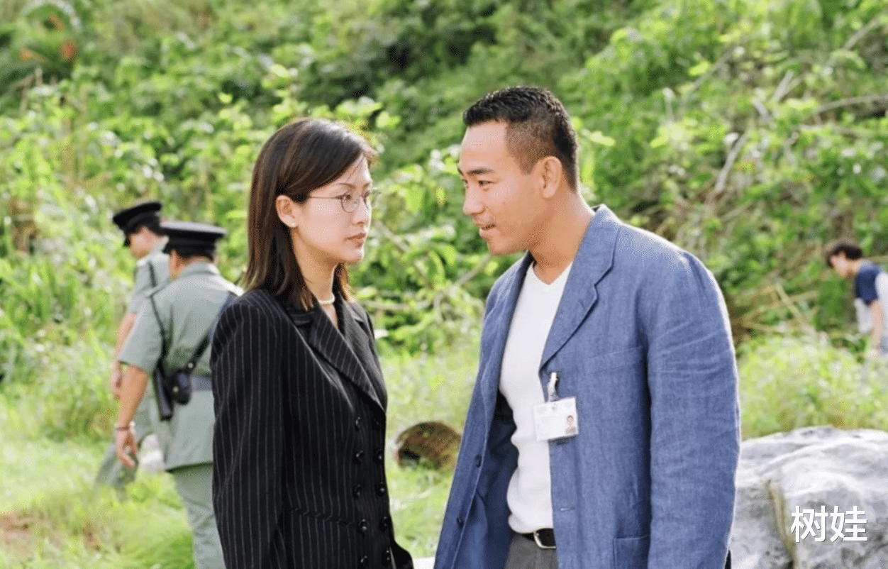 |陈慧珊一家三口合照曝光，63岁丈夫白发苍苍显沧桑，像三代人同框