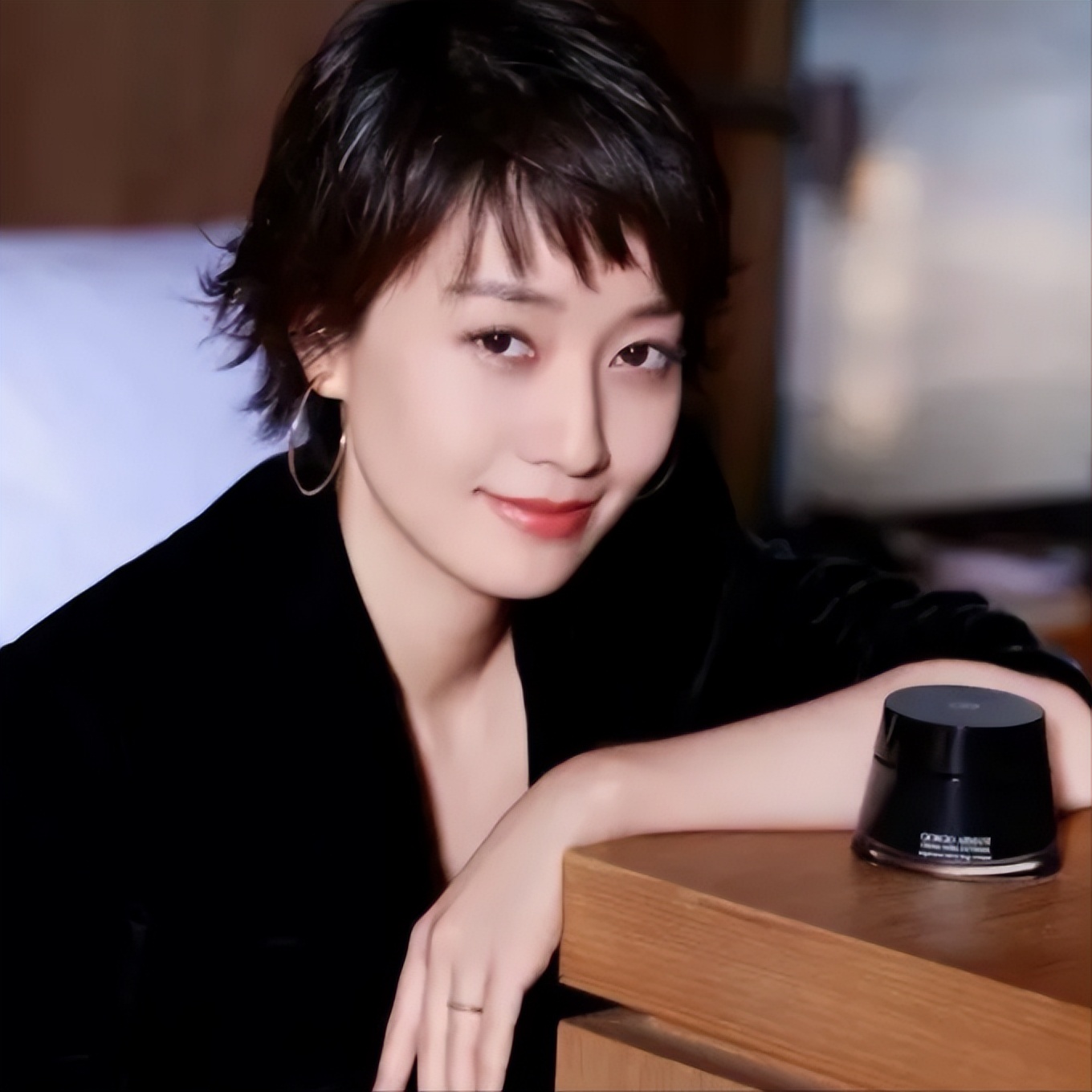 马伊琍|40岁的马伊俐最想删图片曝光,黄牙污垢明显。网友: 太恶心了