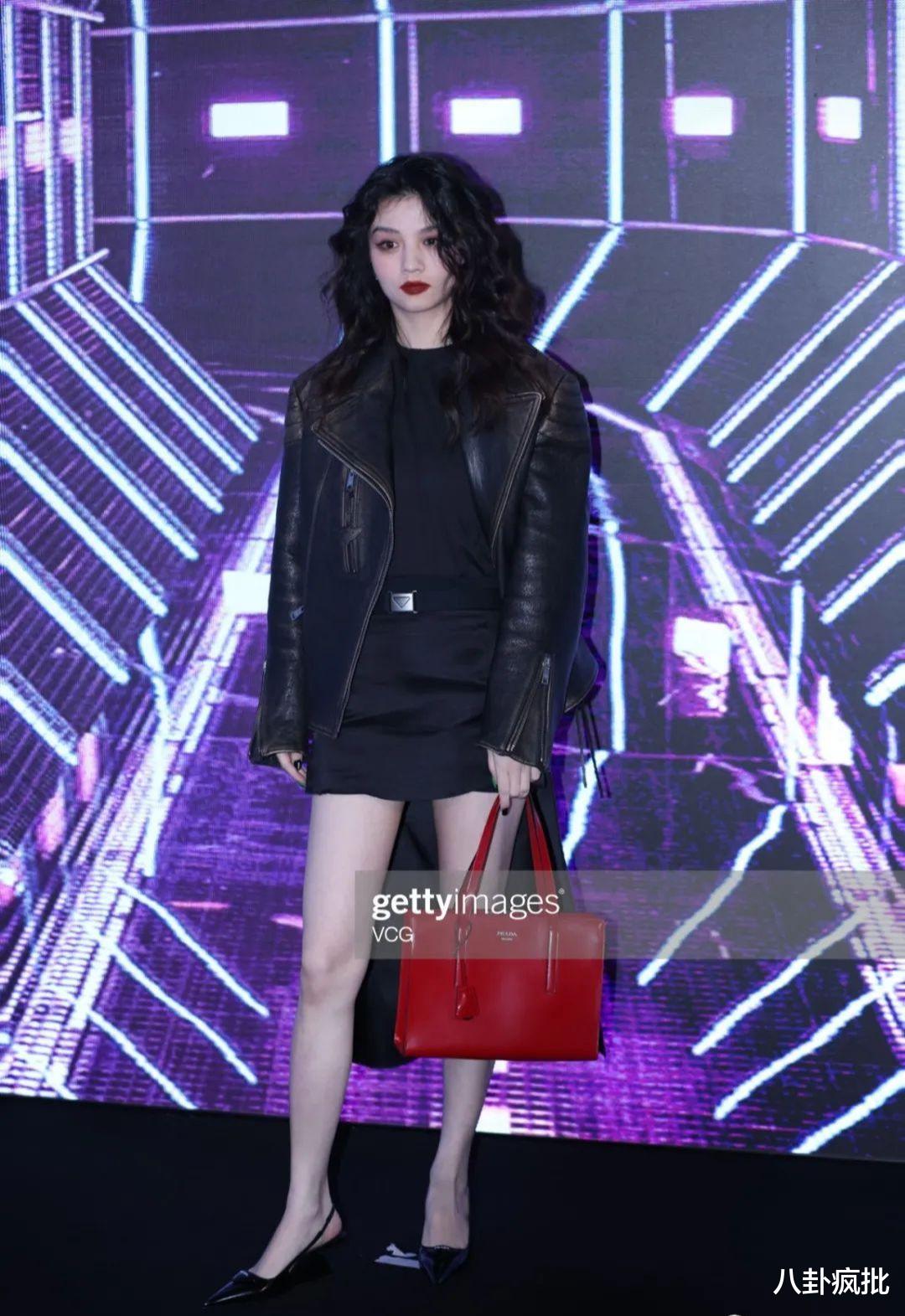 张子枫|腿好绝？张子枫竟有两条腿！