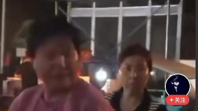 浙江，一男子邀请朋友到大排档去吃烧烤，吃饭结束后，男子让老板过来结账