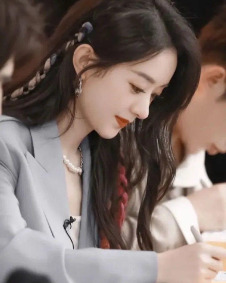 赵丽颖|赵丽颖的八月行程来了，两天安排杂志拍摄，其余时间都在剧组