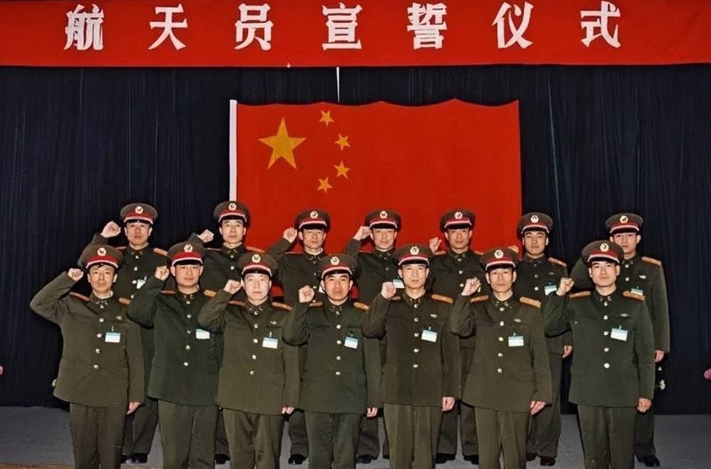 中国年龄最大的航天员—邓清明神舟十五号圆梦太空,56岁不服输!