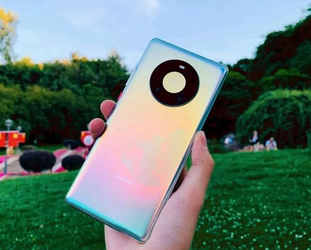 华为|上市15个月仍封神，Mate40Pro还值得买吗？4个明显的优缺点望周知