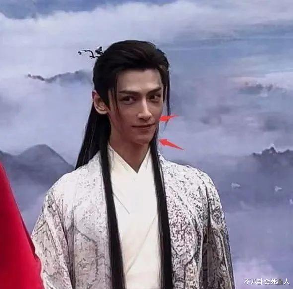 穿衣搭配 张子枫近照瘦出“排骨胸”,娱乐圈的“纸片人”们,都该醒醒了