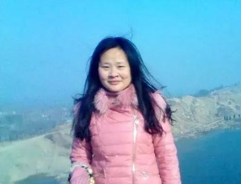 1988年安徽光棍兄弟收养女弃婴,34年后女孩仍单身:要嫁就一起嫁