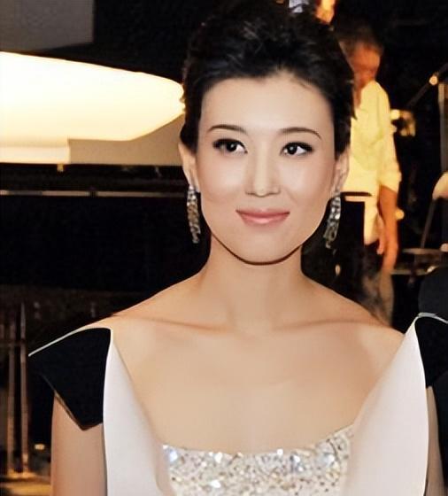 李晨|李红：初中辍学，靠自己成为央视主持，孝顺父母还帮弟弟找工作