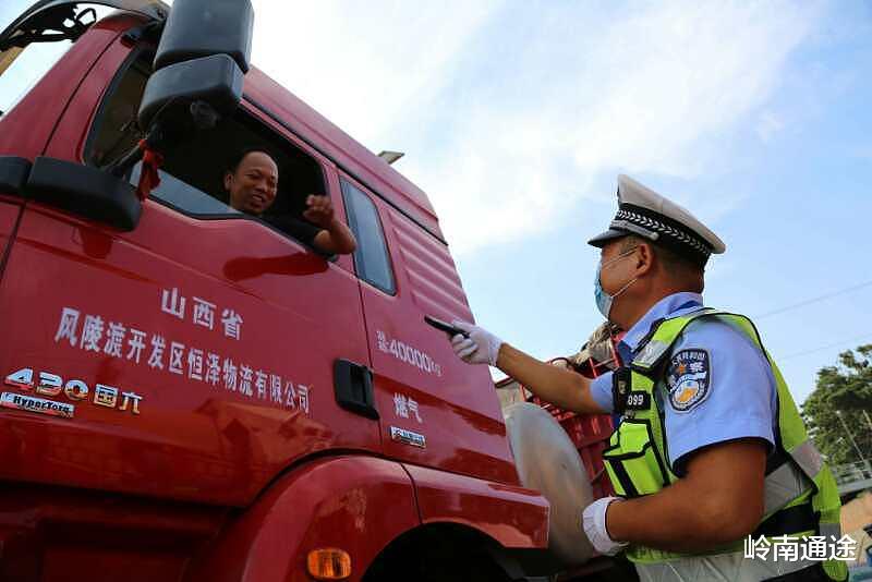 |成人大专可以报考警察吗？难度比较大，我建议考虑事业单位考试！