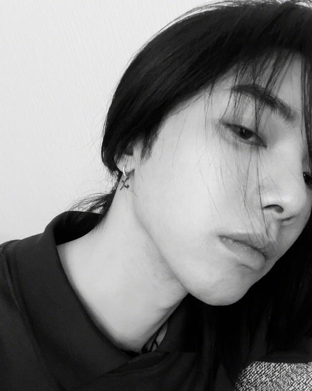 华晨宇|华晨宇纹身了？这个少年叛逆来的有些晚