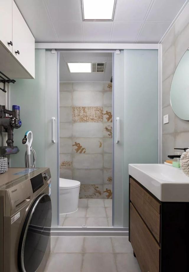 家里空间允许洗手台一定要外移,不仅是干湿分离,也提高了使用率