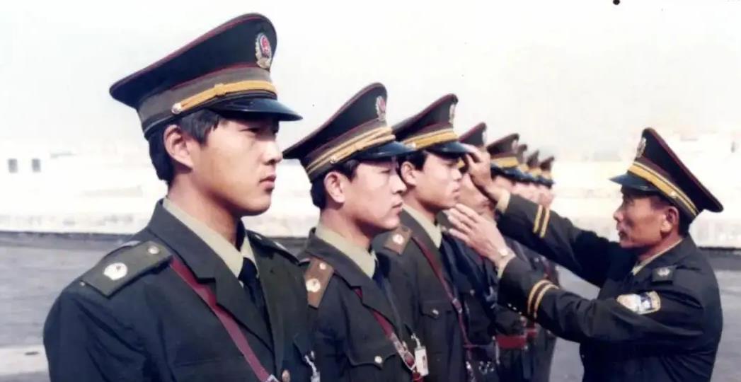 20多年里,只有1名公安特派员,如何管理几万人的乡镇?