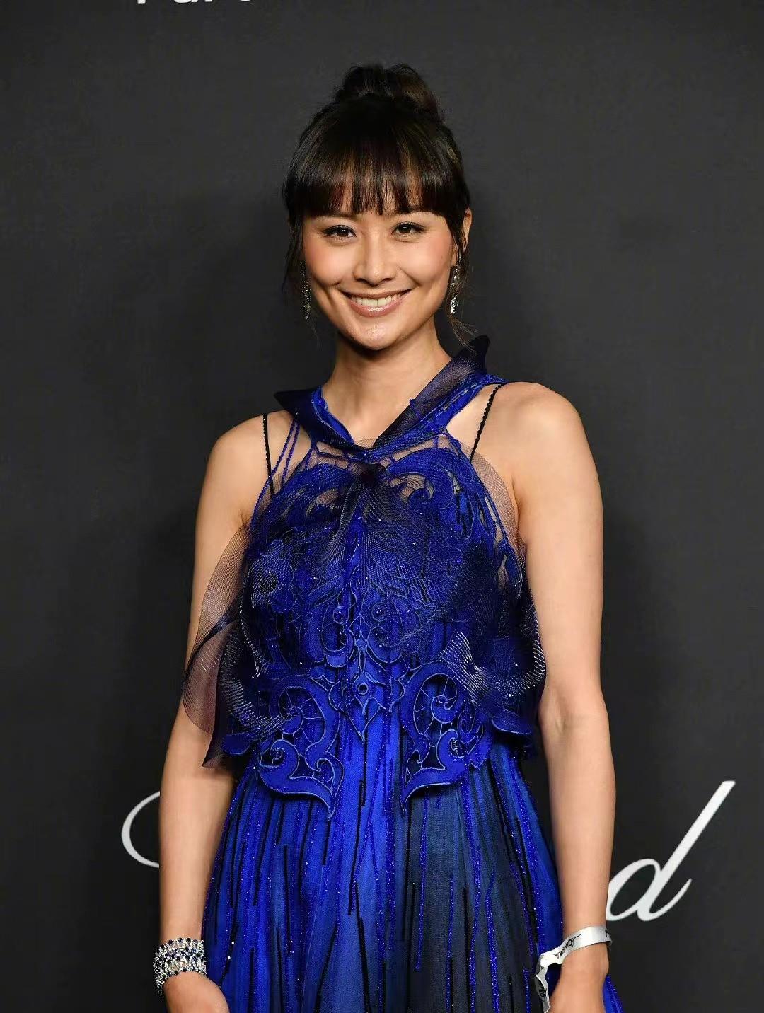 发型 陈法拉该减肥了，高定穿出土肥圆既视感，发型更是拖后腿