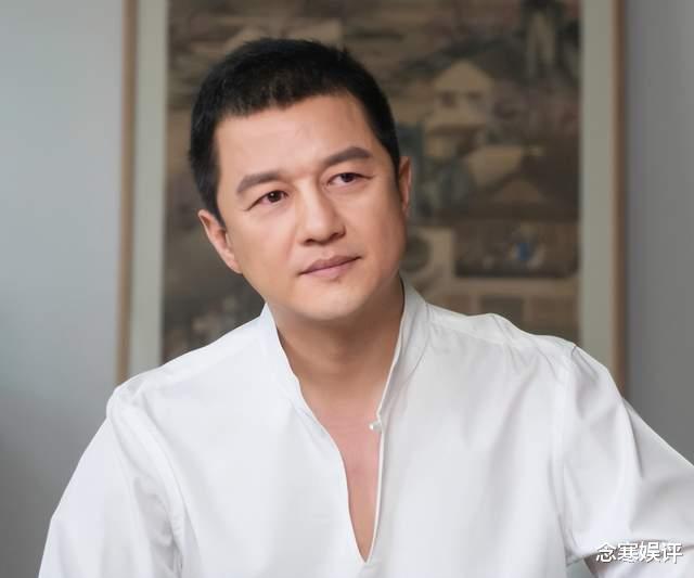 李亚鹏|李亚鹏狠批毒教材事件,却遭人质疑蹭热度,说她女儿没在国内上学