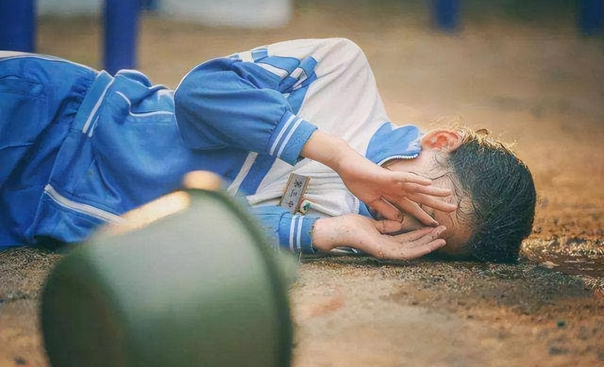 殴打女同学还强行转钱,三少女校园霸凌被判刑!对此你怎么看