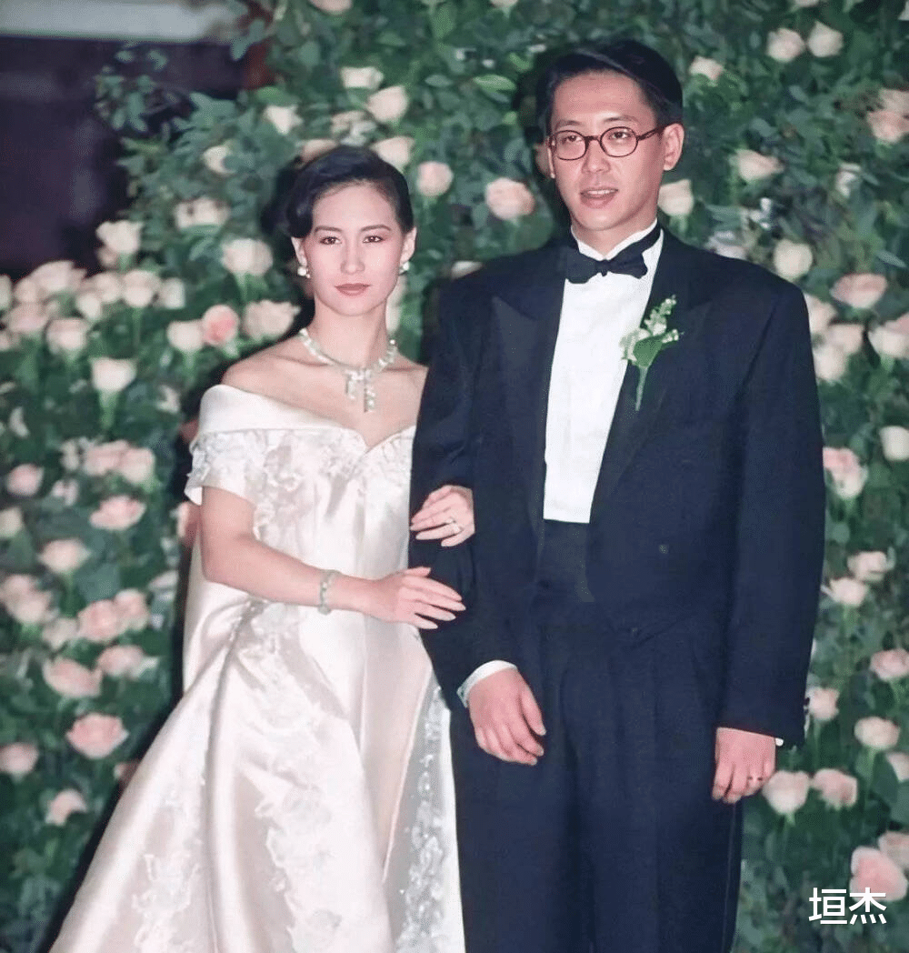 亚姐 何超莲是“最美千金”?看到她姐姐的照片后,我才发现是错的