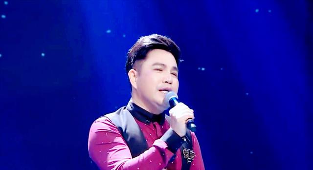 小S|小S现状被曝光:无惧风波继续工作,跟好友合影还微笑比心