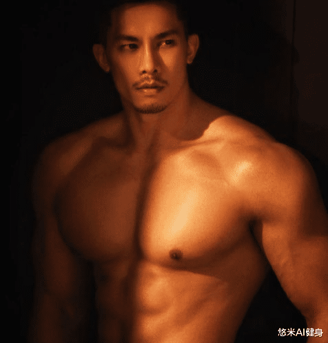 |他身高186公分，被誉为“泰国版唐僧”，长相帅气拥有肌肉身材