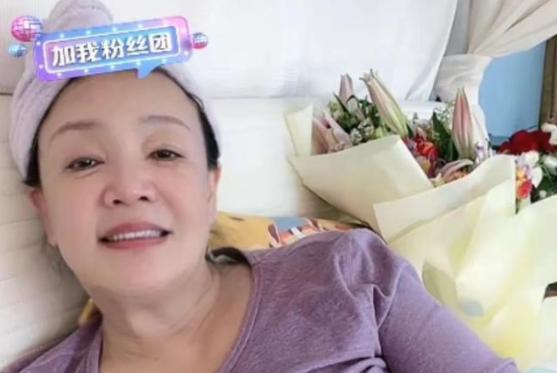 张兰|张兰再次病倒,怒斥造谣者,否认复阳,汪小菲送6位数手链安慰