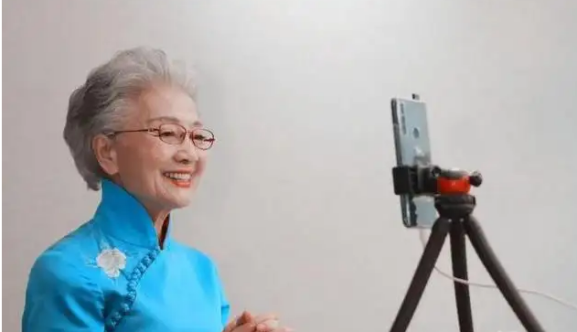 鸡胸肉 92岁“神仙奶奶”，70岁减肥出道，80岁成为网红：忙着美丽，没时间变老
