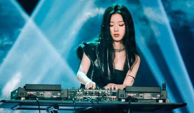 吴宣仪|歌唱冠军不会填词被安崎耻笑?面对舞蹈被吓哭,遭网红频频吐槽?