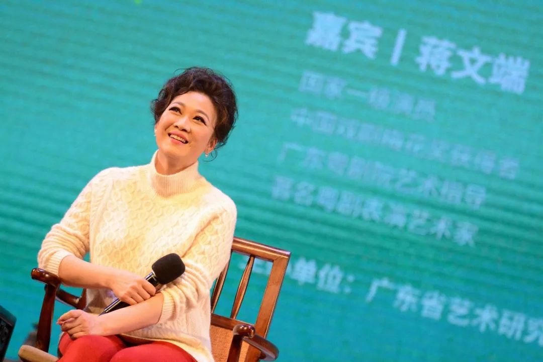 逃学威龙2|《逃学威龙2》的最美女交警，就是94《射雕英雄传》的瑛姑