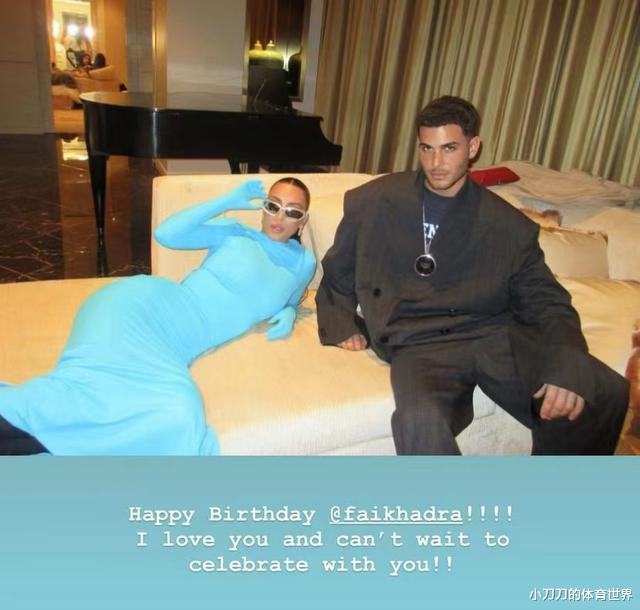 金·卡戴珊|卡戴珊姐妹有同一个男闺蜜!她们也有初一十五,布克只有吃醋的份